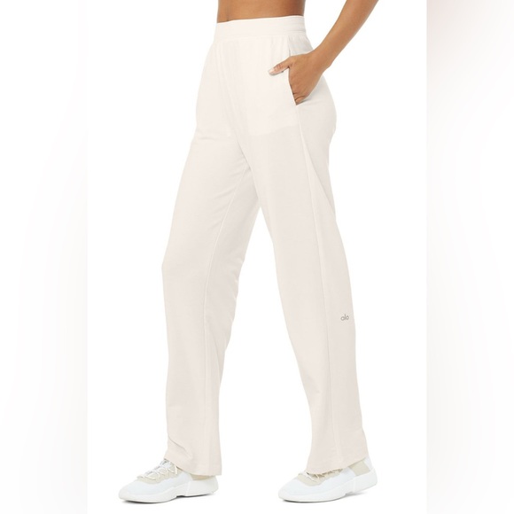ALO Yoga Pants - Alo Yoga White/ Ivory Sweatpants / Joggers Size: Large